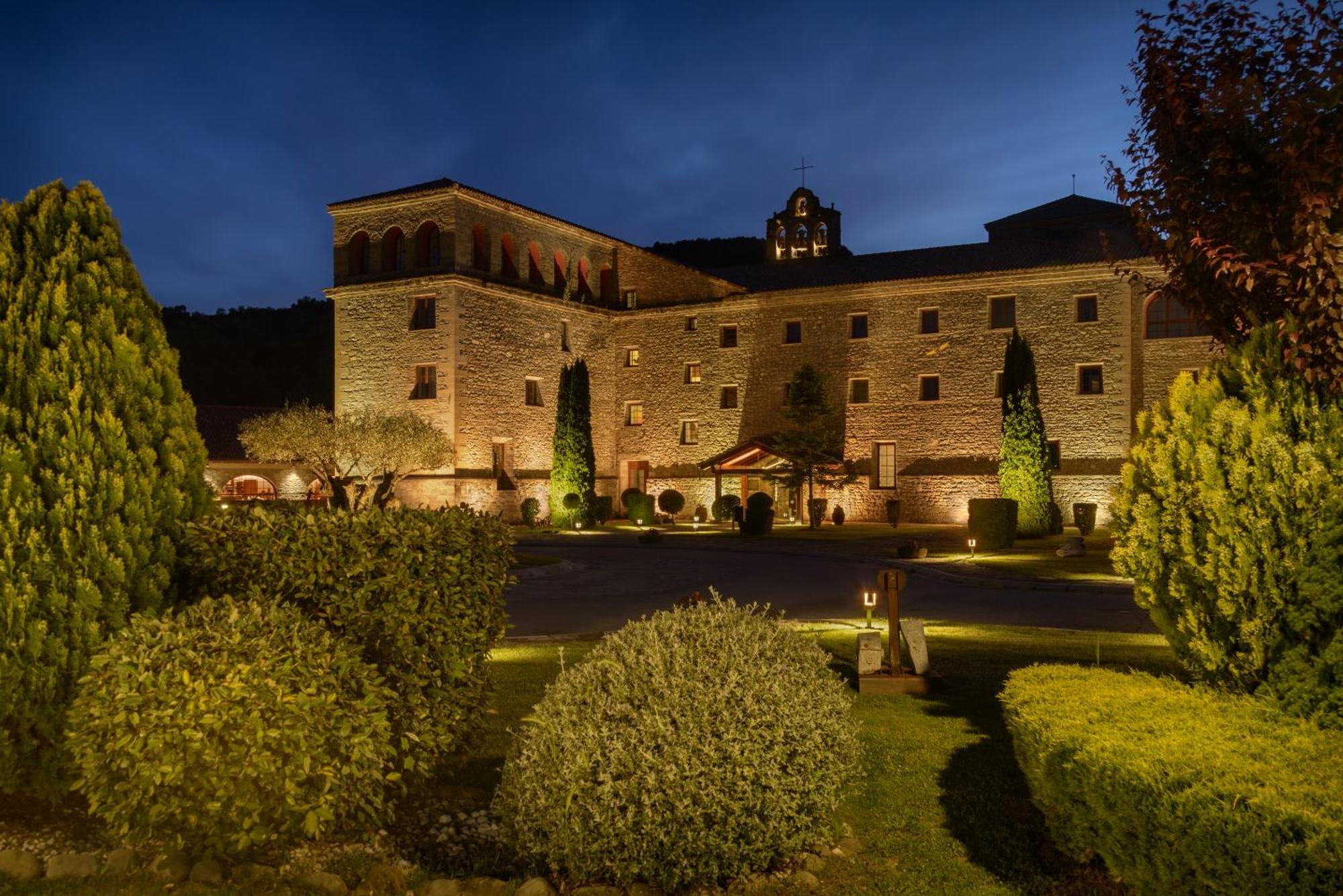 Hotel & Spa Monasterio De Boltaña Εξωτερικό φωτογραφία The monastery at night