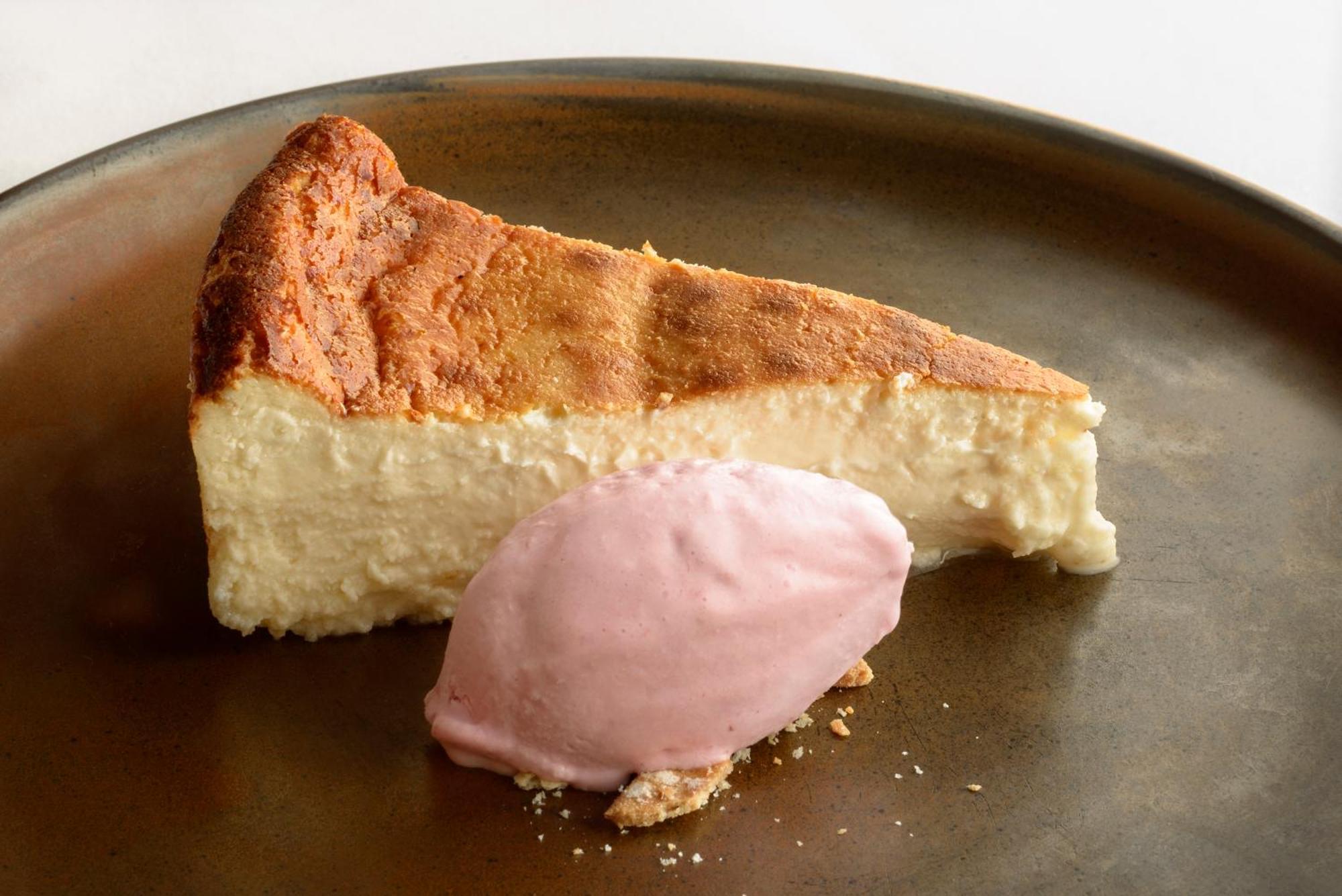 Hotel & Spa Monasterio De Boltaña Εξωτερικό φωτογραφία A slice of cheesecake with a scoop of sorbet