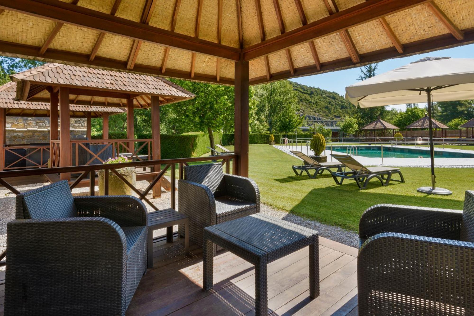 Hotel & Spa Monasterio De Boltaña Εξωτερικό φωτογραφία The resort's pool