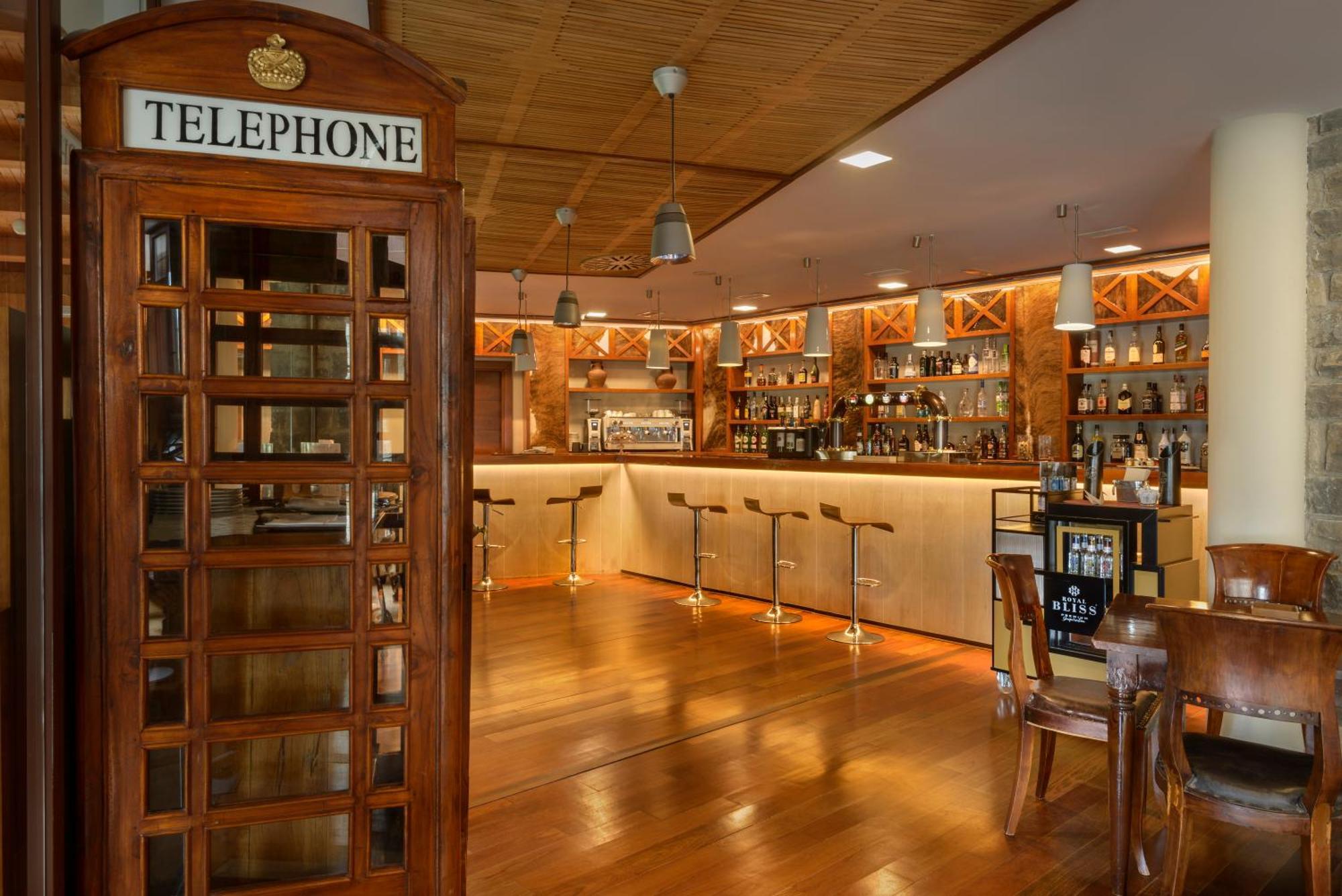Hotel & Spa Monasterio De Boltaña Εξωτερικό φωτογραφία The bar at the hotel