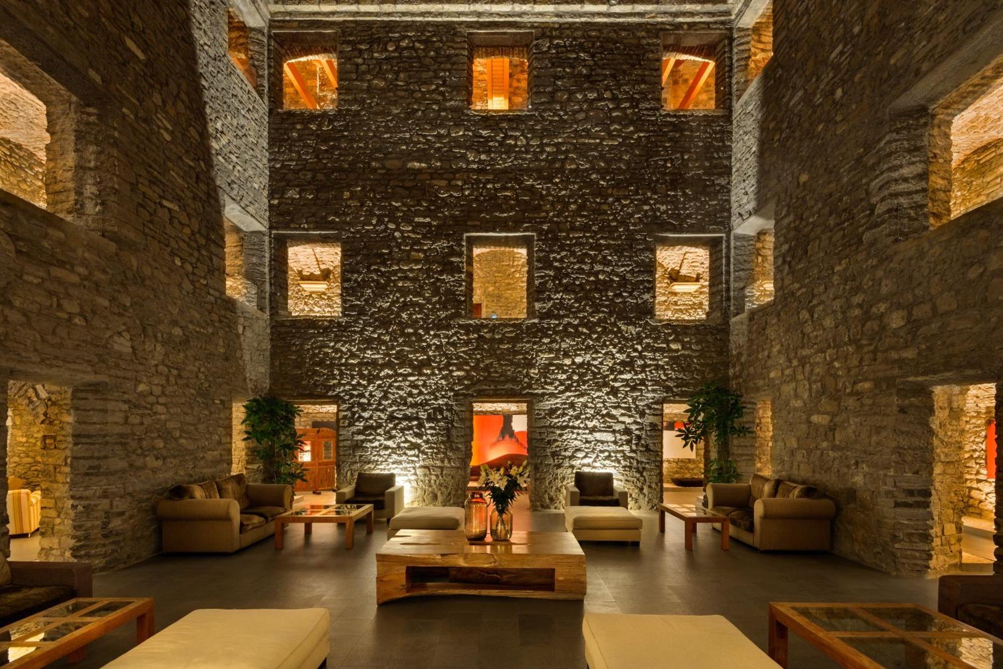Hotel & Spa Monasterio De Boltaña Εξωτερικό φωτογραφία The lobby of the hotel