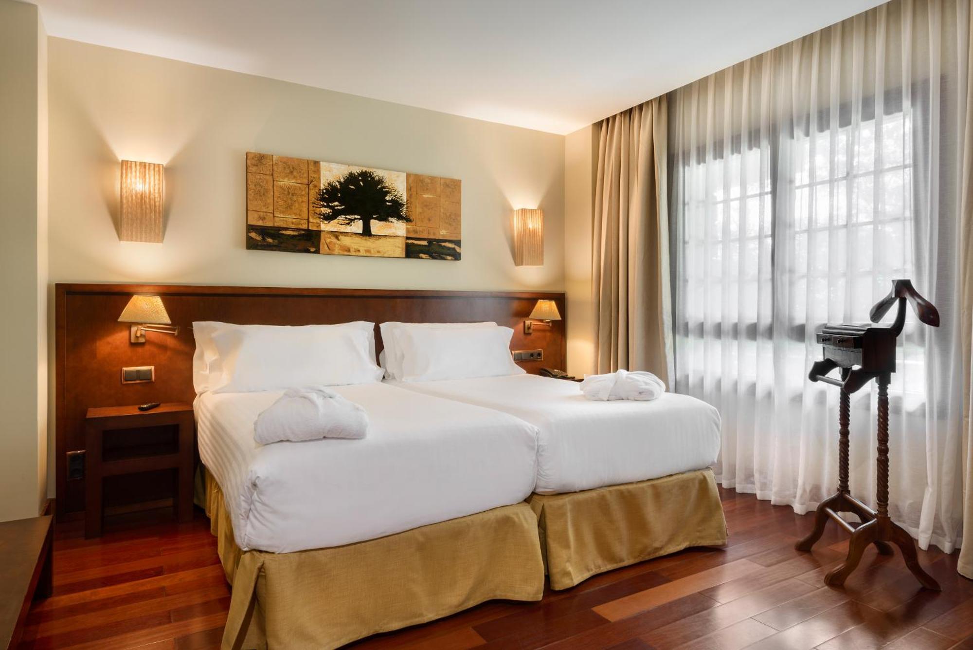 Hotel & Spa Monasterio De Boltaña Εξωτερικό φωτογραφία A room at the hotel