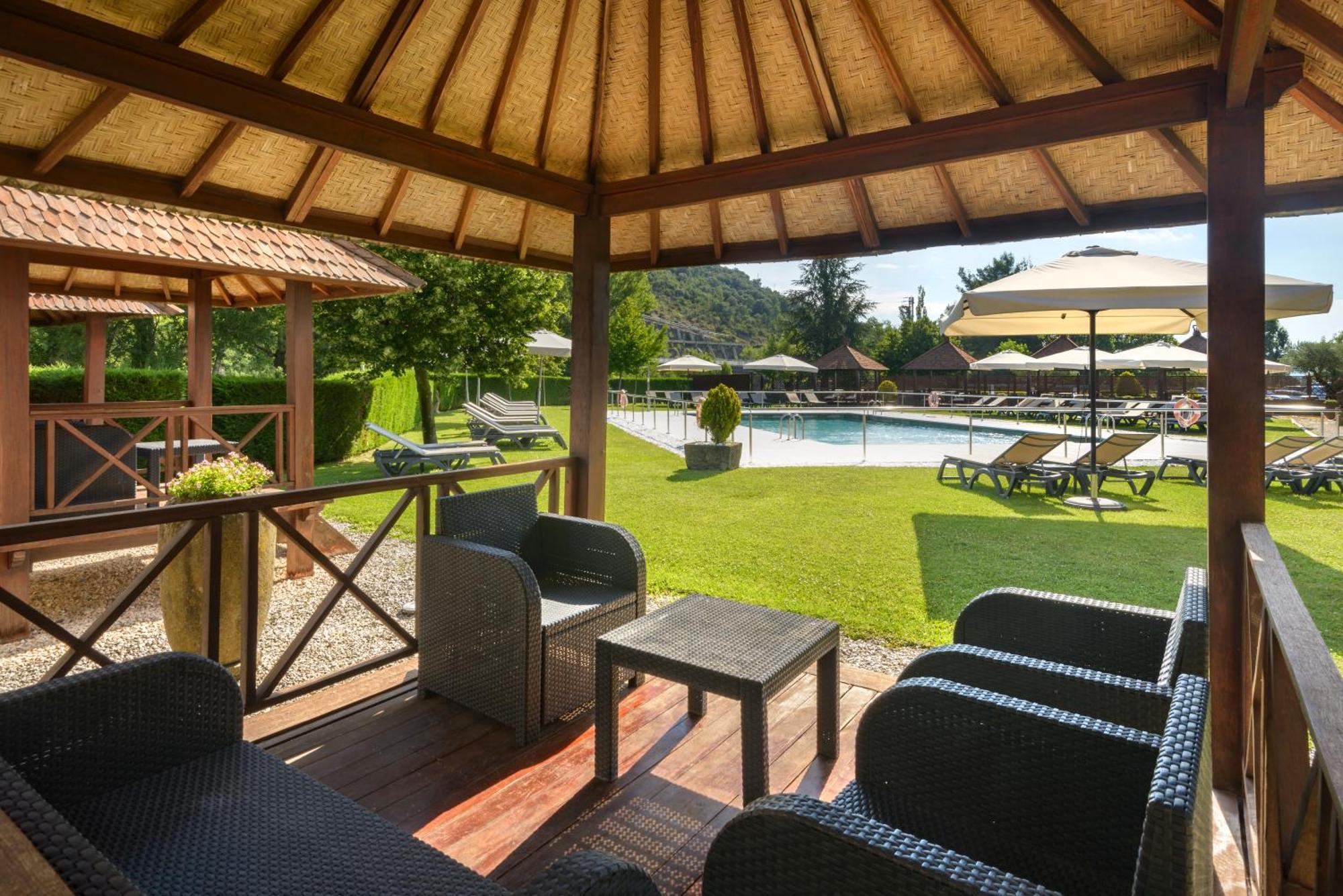 Hotel & Spa Monasterio De Boltaña Εξωτερικό φωτογραφία The swimming pool at the hotel