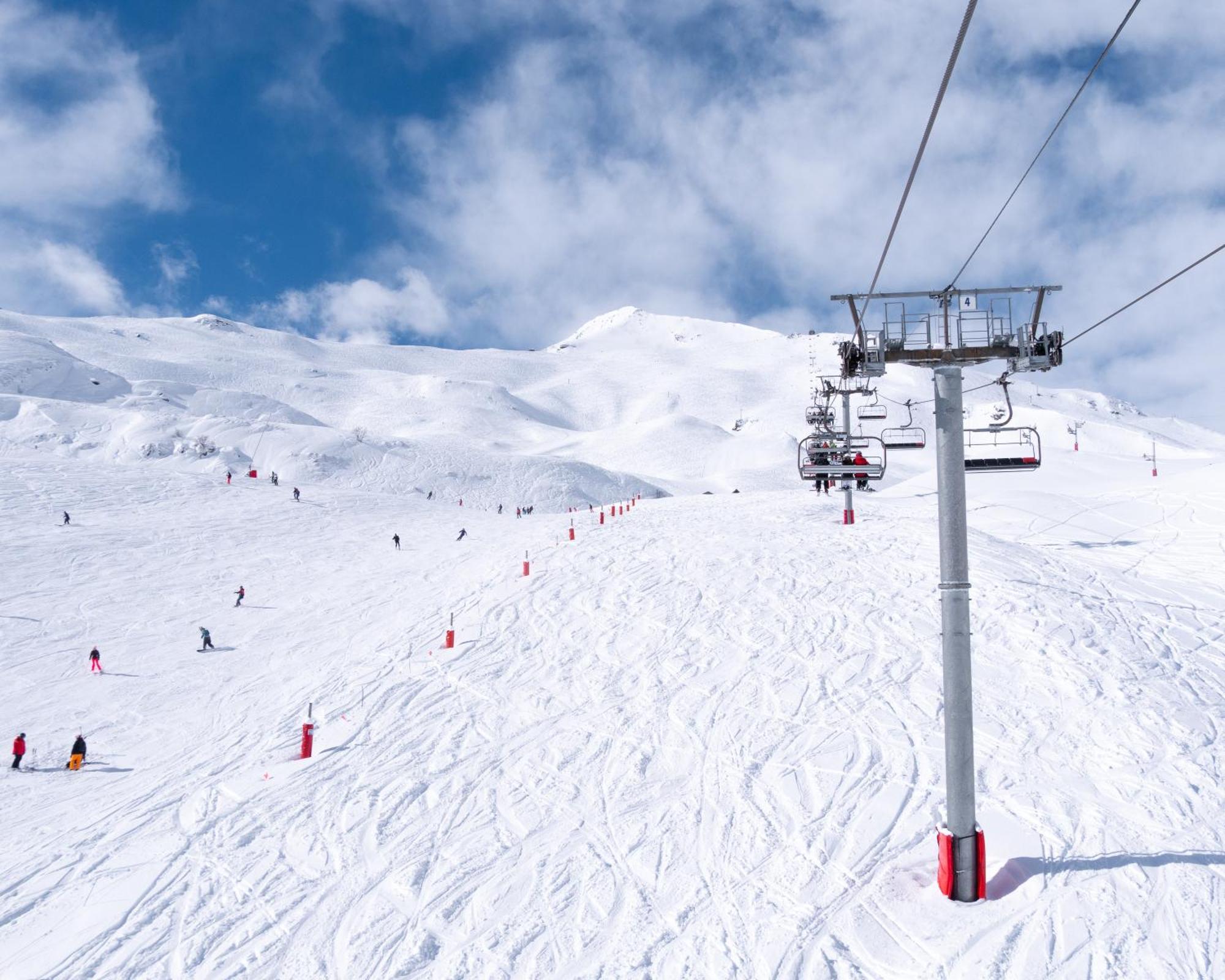 Hotel & Spa Monasterio De Boltaña Εξωτερικό φωτογραφία Ski lift in the resort