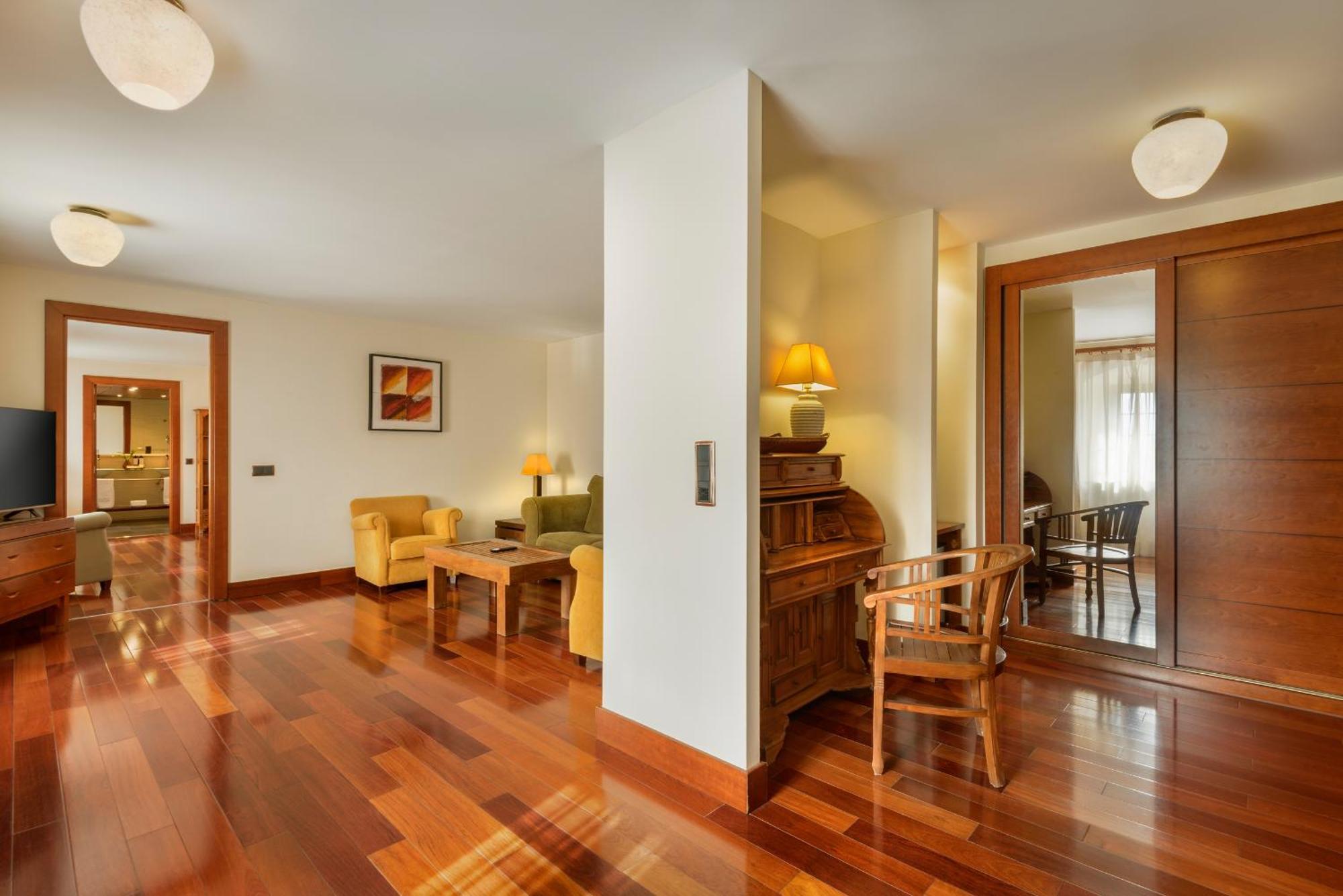 Hotel & Spa Monasterio De Boltaña Εξωτερικό φωτογραφία Interior of a suite