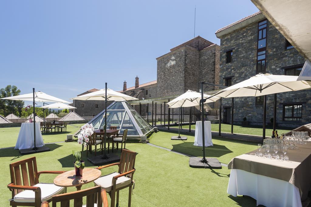 Hotel & Spa Monasterio De Boltaña Εξωτερικό φωτογραφία The terrace of the hotel